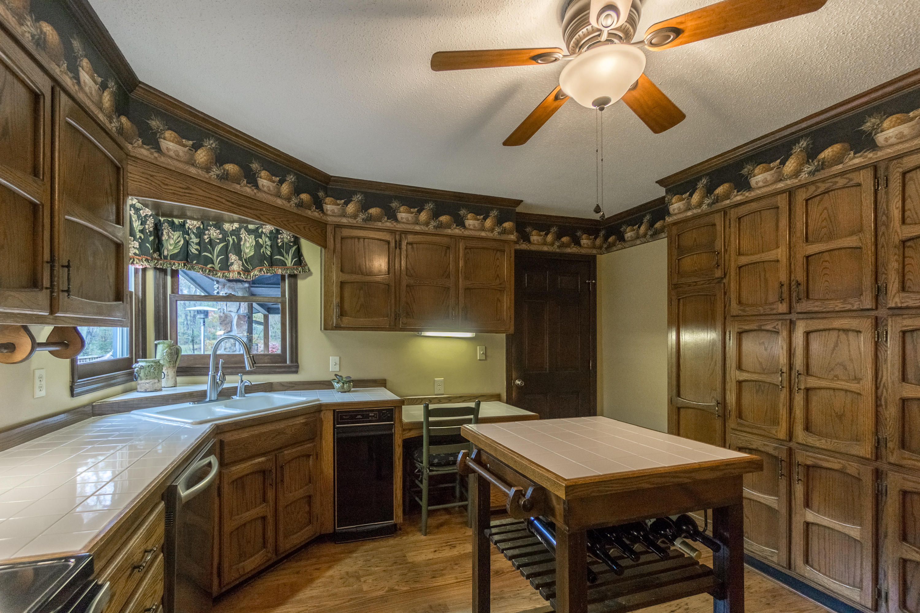 1302 Keys Road Tunnel Hill, GA 30755 - Photo 21 of 64 kitchen builtins