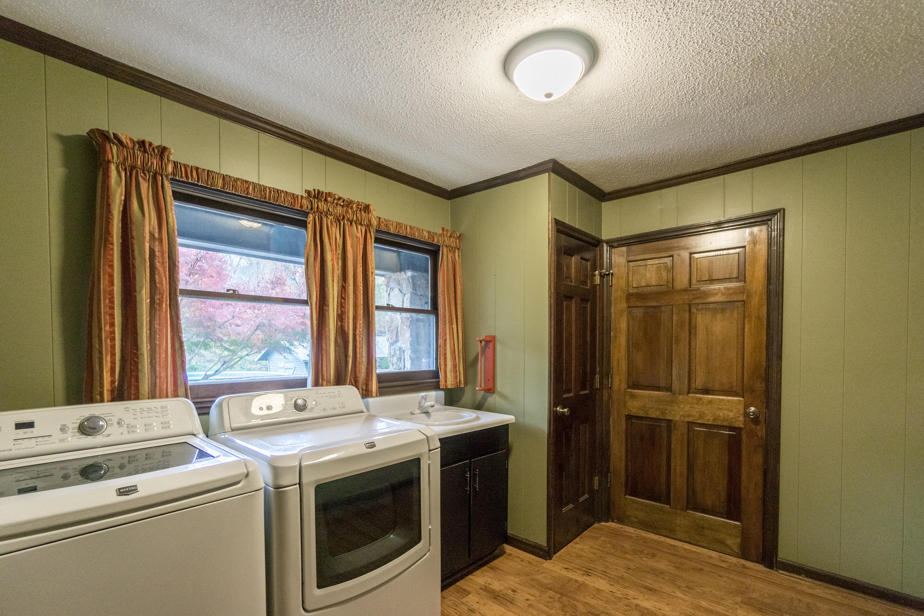 1302 Keys Road Tunnel Hill, GA 30755 - Photo 33 of 64 Laundry room