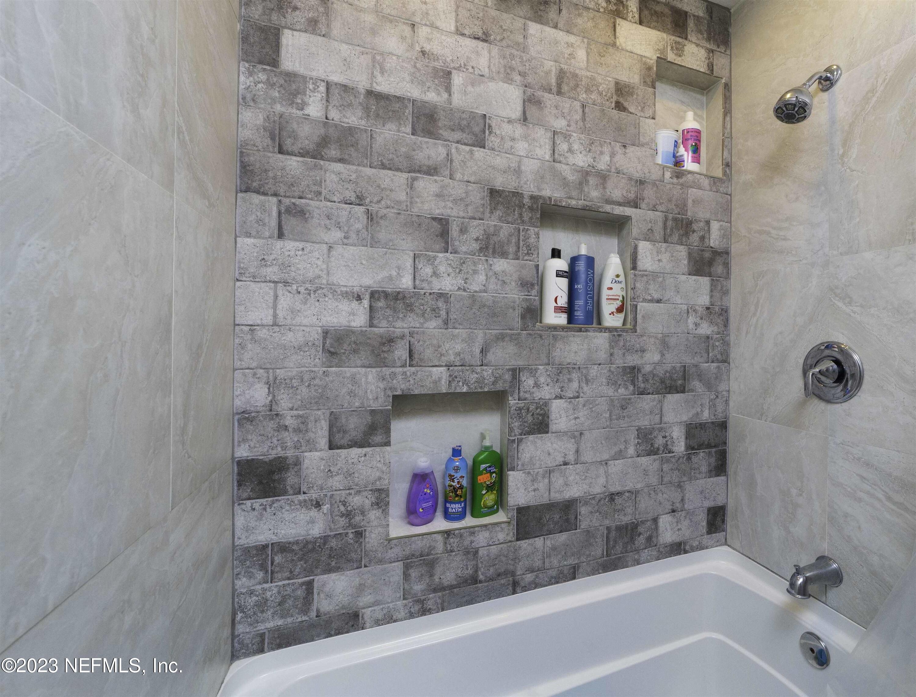 111 Loyola Road St. Augustine, FL 32086 - Photo 37 of 67 a bathroom with a bathtub and a sink