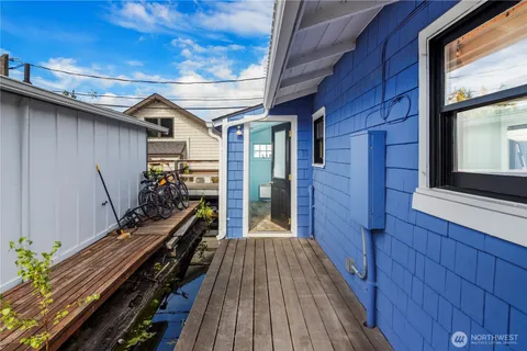 $749,950 | 2818 Boyer Avenue East, Unit 6, Seattle, WA 98102