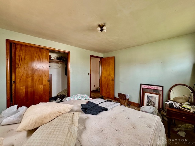 4733 Curtis Drive Springfield, OH 45503 - Photo 27 of 50 This spacious bedroom offers ample potential for personalization and comfort.
