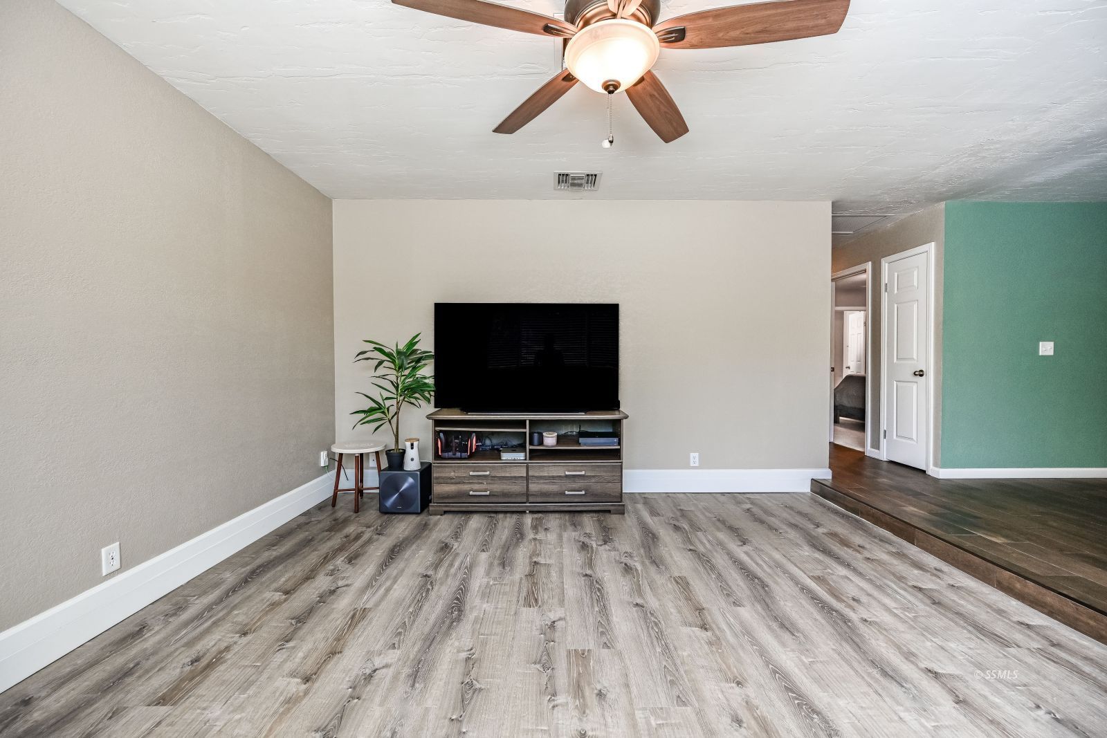 229 South Broadway Street Ridgecrest, CA 93555 - Photo 8 of 40