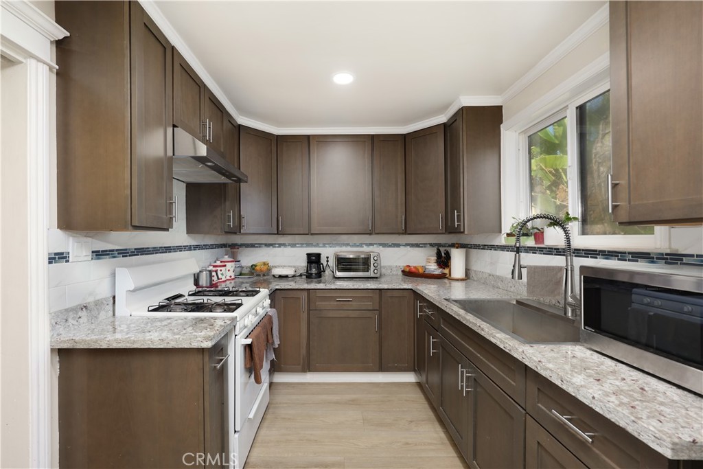 9802 Rives Avenue Downey, CA 90240 - Photo 6 of 37 Kitchen