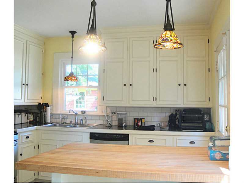 25 Stratford Road Cranston, RI 02905 - Photo 11 of 25 Kitchen.