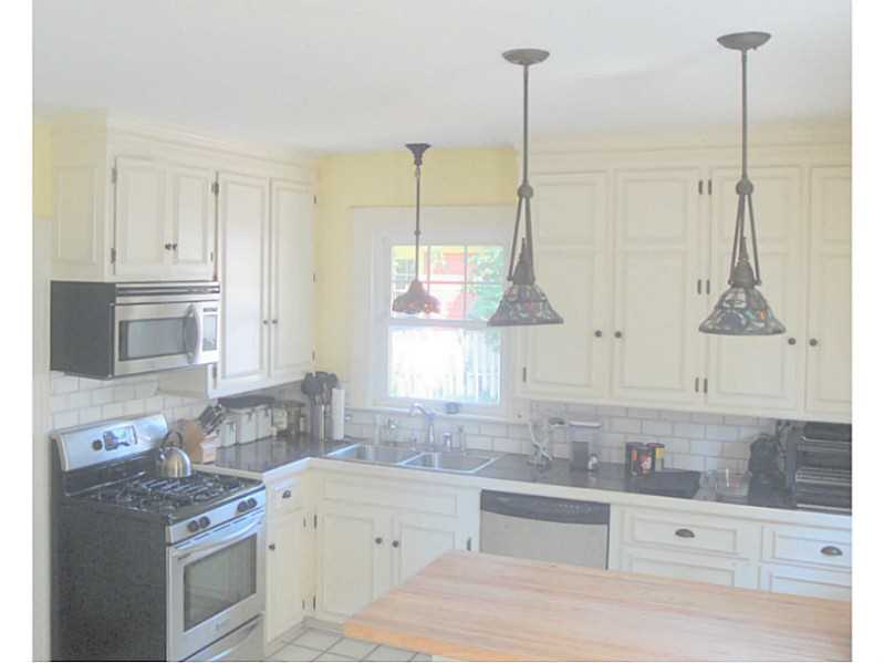 25 Stratford Road Cranston, RI 02905 - Photo 12 of 25 Kitchen.