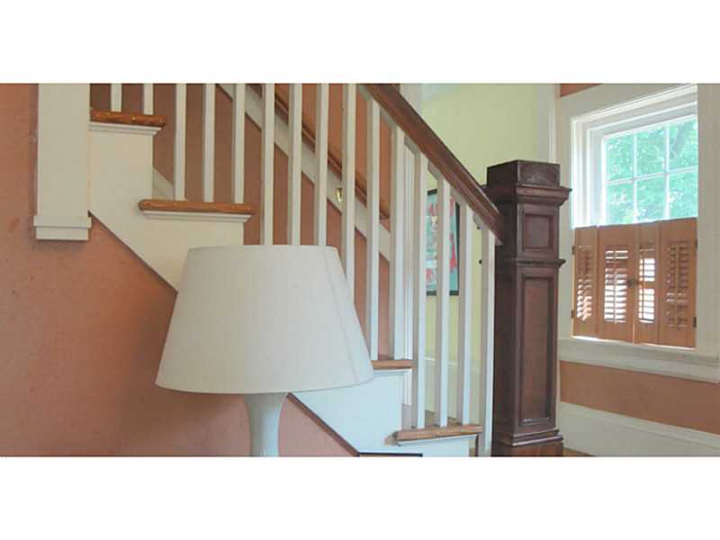 25 Stratford Road Cranston, RI 02905 - Photo 16 of 25 Entry.