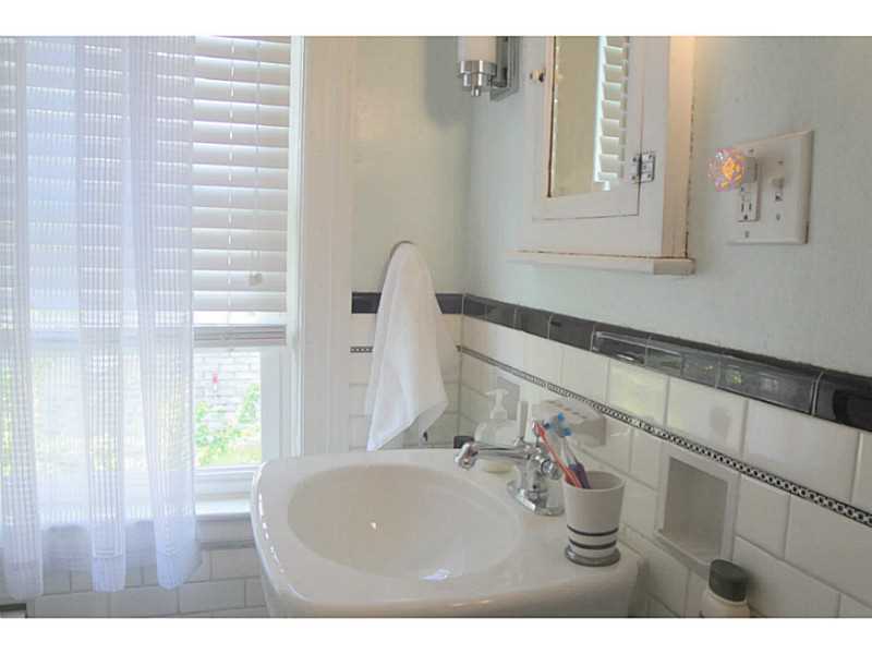 25 Stratford Road Cranston, RI 02905 - Photo 20 of 25 Bathroom. Full bath on second floor
