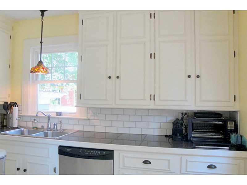 25 Stratford Road Cranston, RI 02905 - Photo 8 of 25 Kitchen.