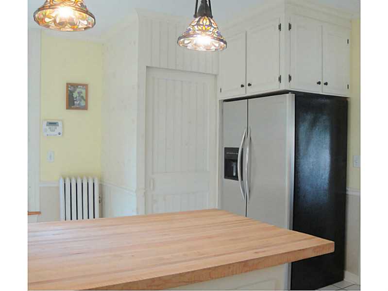 25 Stratford Road Cranston, RI 02905 - Photo 10 of 25 Kitchen.