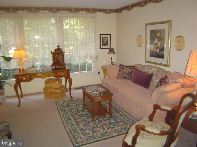 594 Pumphouse Road Frederick, MD 21703 - Photo 3 of 23 Living Room