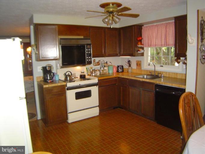 594 Pumphouse Road Frederick, MD 21703 - Photo 6 of 23 Kitchen