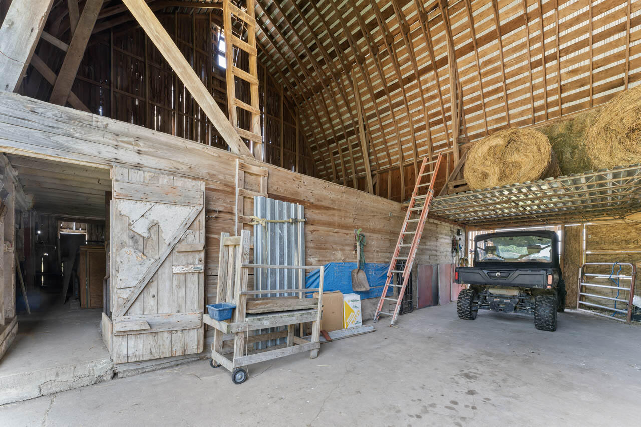 3681 South Meridian Road Laingsburg, MI 48848 - Photo 11 of 37 3681 insidbarn