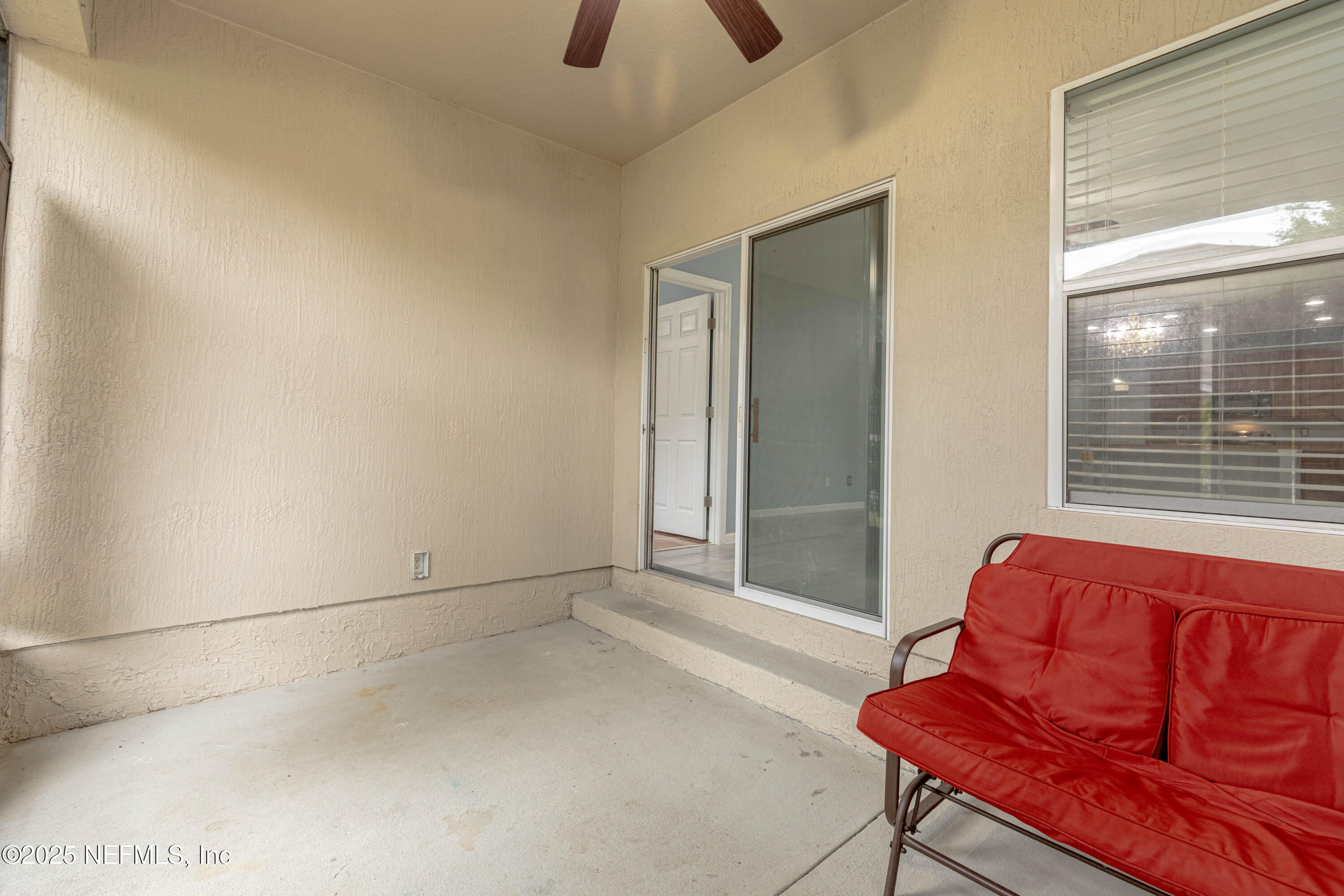 211 Amber Ridge Road Jacksonville, FL 32218 - Photo 20 of 39 a living room with furniture