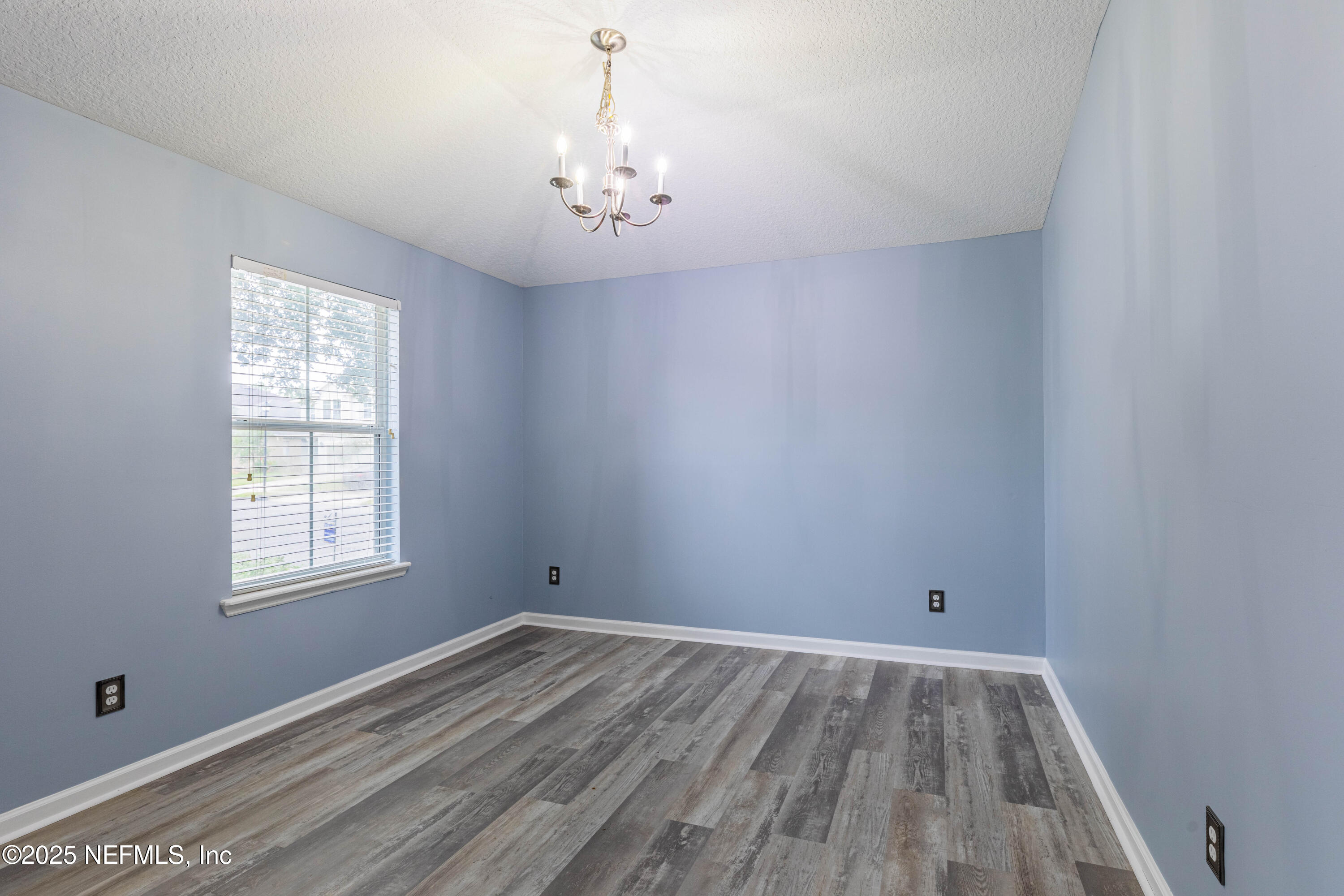 211 Amber Ridge Road Jacksonville, FL 32218 - Photo 6 of 39 Front Living Room