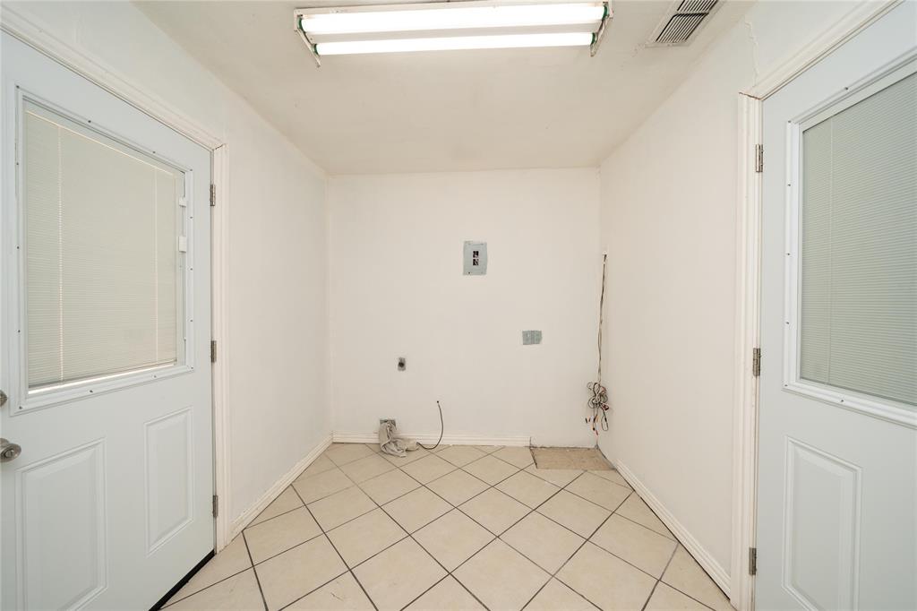 913 Russell Road Everman, TX 76140 - Photo 11 of 28