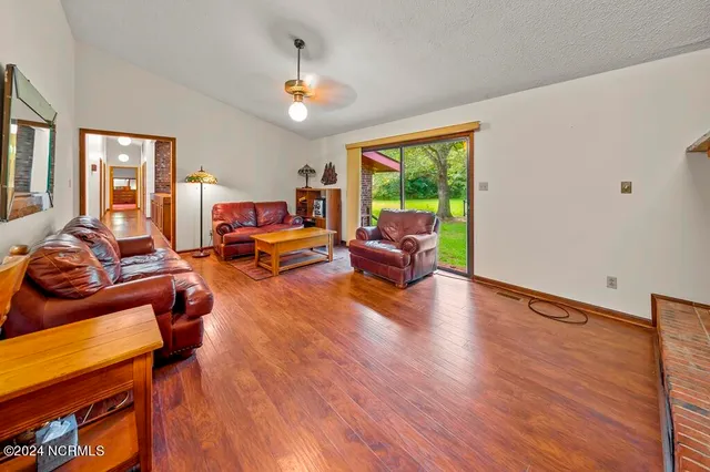 $425,500 | 543 Cooper-Leath Road, Oriental, NC 28571