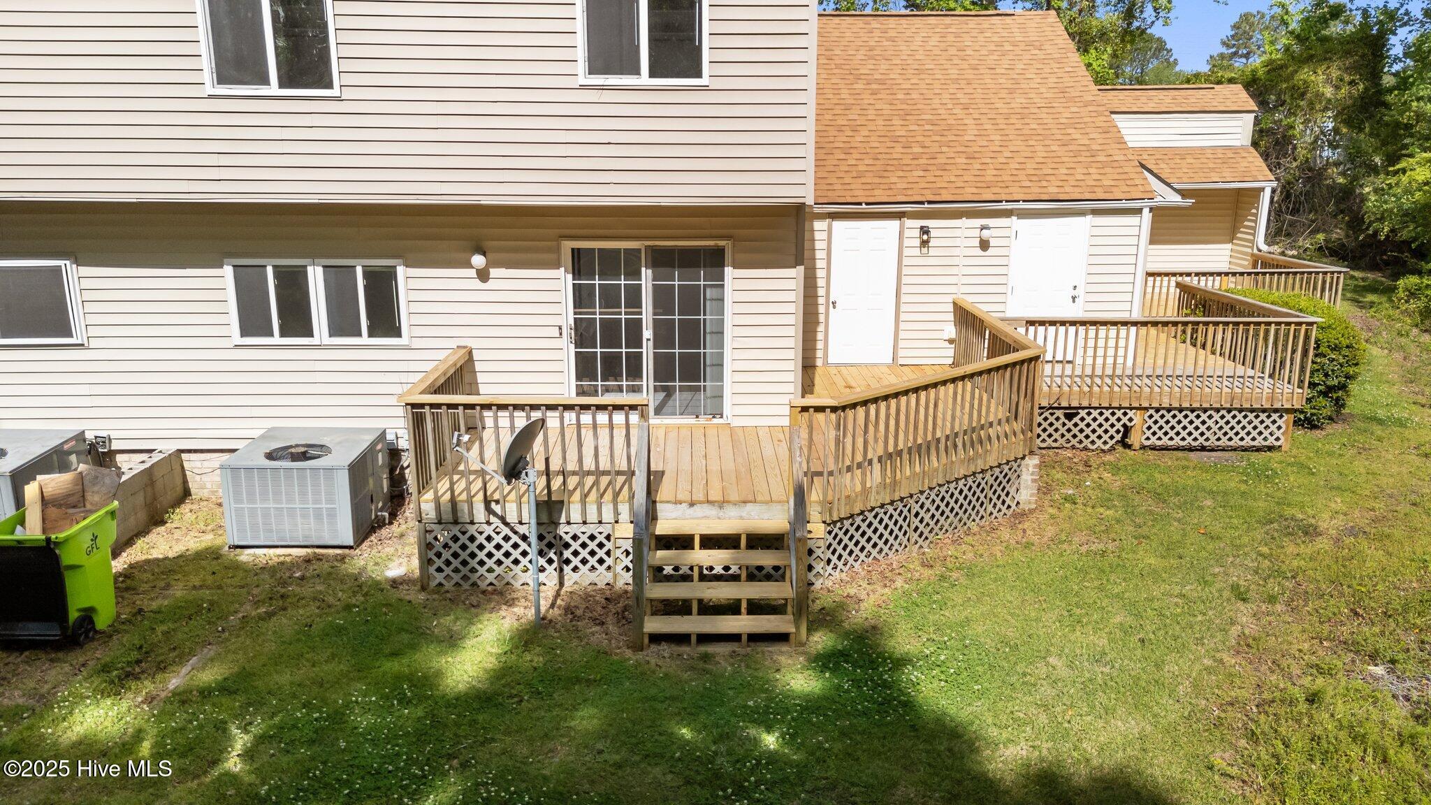 125 Pirates Road, Unit 2 New Bern, NC 28562 - Photo 40 of 46 39-web-or-mls-DJI_20250421103612_0010_D