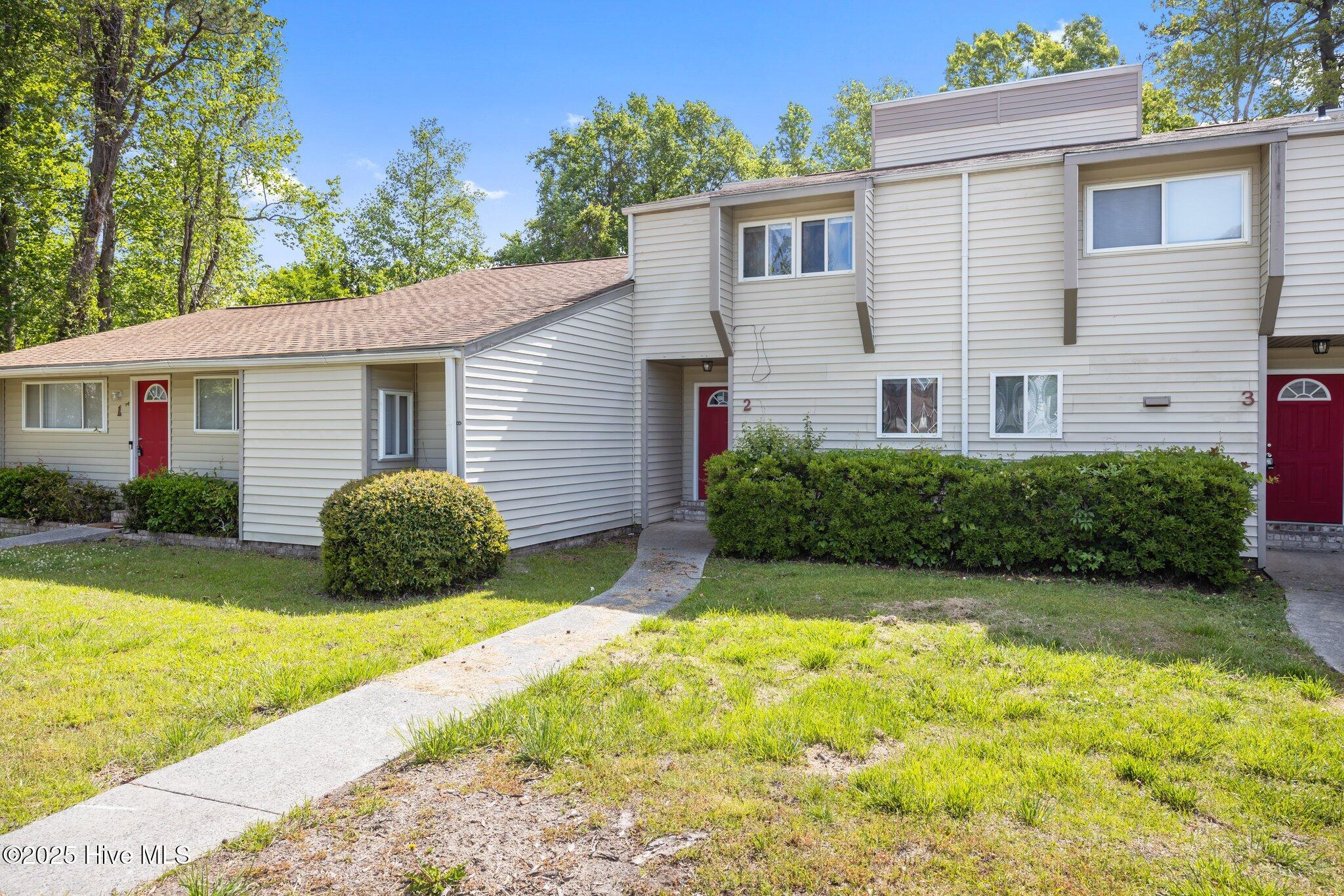 125 Pirates Road, Unit 2 New Bern, NC 28562 - Photo 4 of 46 3-web-or-mls-0C0A3533