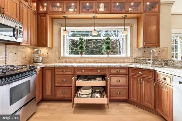 $990,000 | 6226 Point Court, Centreville, VA 20120