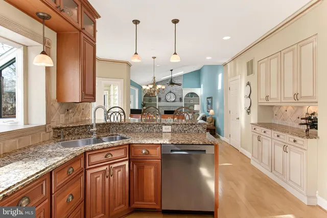 $990,000 | 6226 Point Court, Centreville, VA 20120