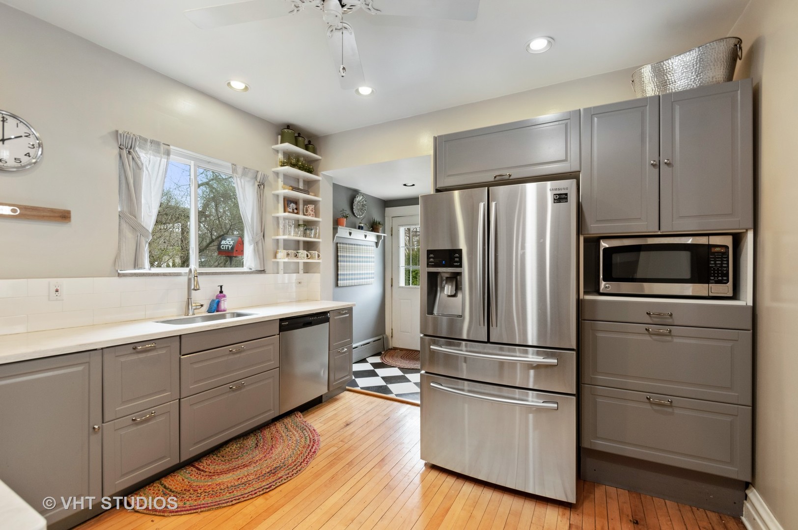 3751 North Ridgeway Avenue Chicago, IL 60618 - Photo 8 of 19