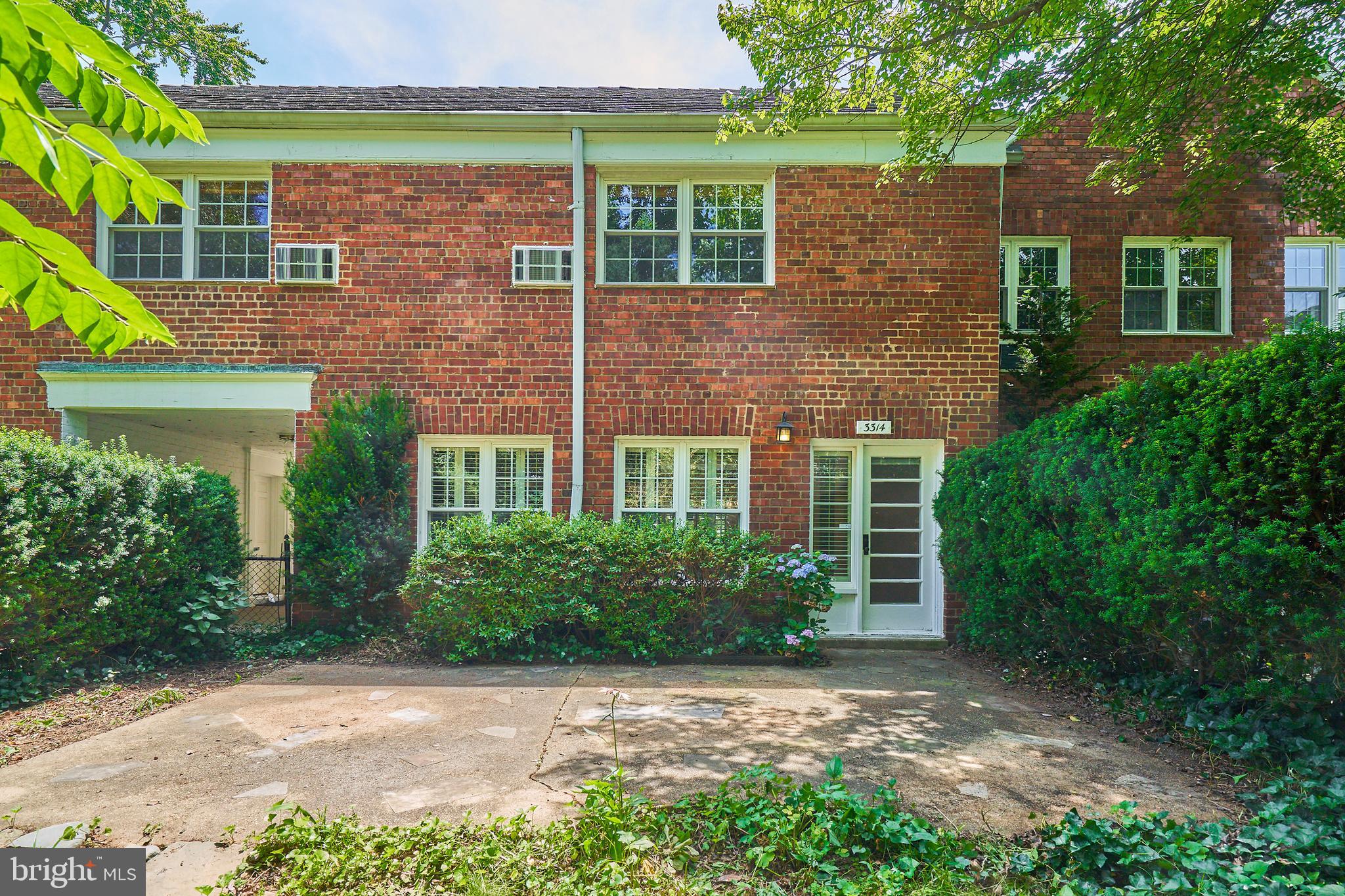 3314 Gunston Road, Unit 7303314 Alexandria, VA 22302 - Photo 35 of 42 Private back patio
