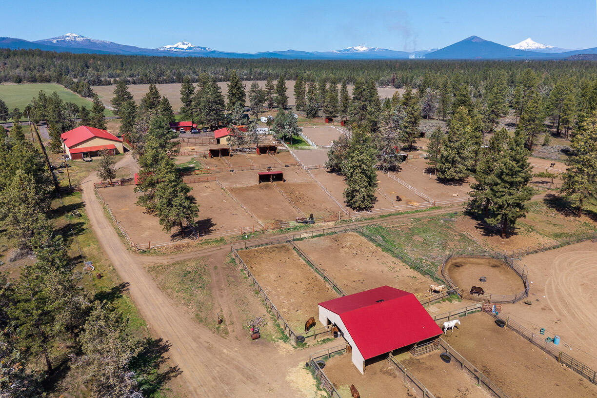 67500 Harrington Loop Road Bend, OR 97703 - Photo 42 of 72