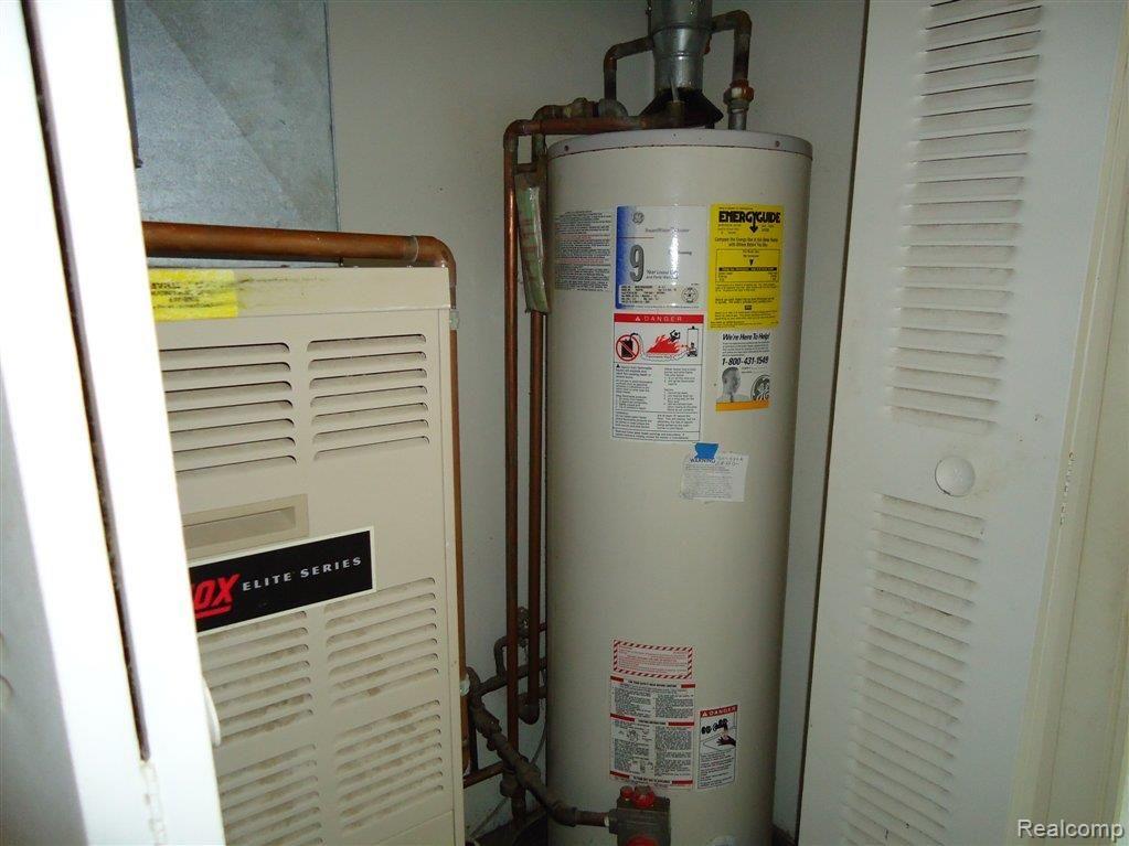 39318 Wade Road Romulus, MI 48174 - Photo 9 of 11 Furance Water Tank.jpg