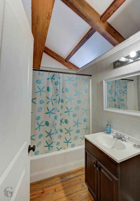 120 Bella Vista Loop Homer, LA 71040 - Photo 12 of 27 Full bath featuring shower / tub combo, vanity, light wood-style floors, and tile walls
