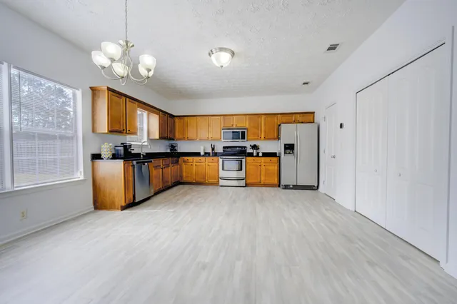 $284,900 | 2488 South Lakeview Drive, Crestview, FL 32536