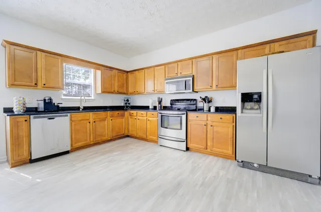 $284,900 | 2488 South Lakeview Drive, Crestview, FL 32536