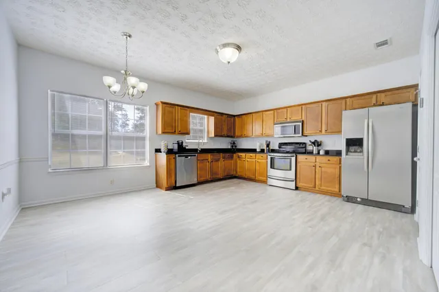 $284,900 | 2488 South Lakeview Drive, Crestview, FL 32536