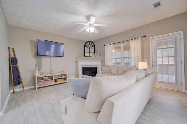 $284,900 | 2488 South Lakeview Drive, Crestview, FL 32536