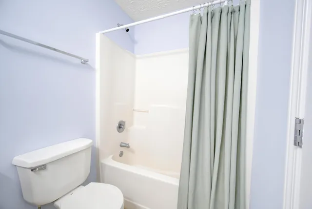 $284,900 | 2488 South Lakeview Drive, Crestview, FL 32536