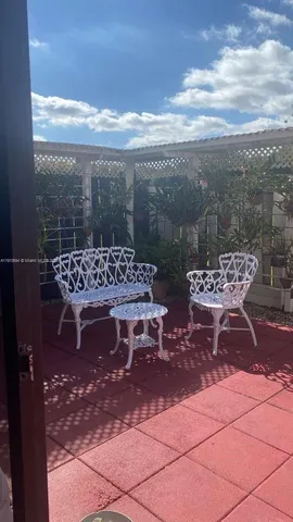 a view of a yard with palm tree