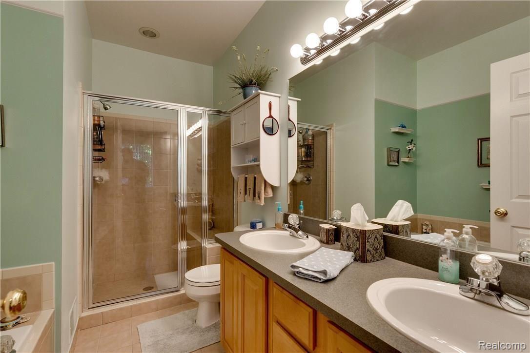 41844 Glade Road Canton, MI 48187 - Photo 10 of 23 41844 Glade Canton MI 48188-print-013-3-Master Bath-4200x2800-300dpi.jpg