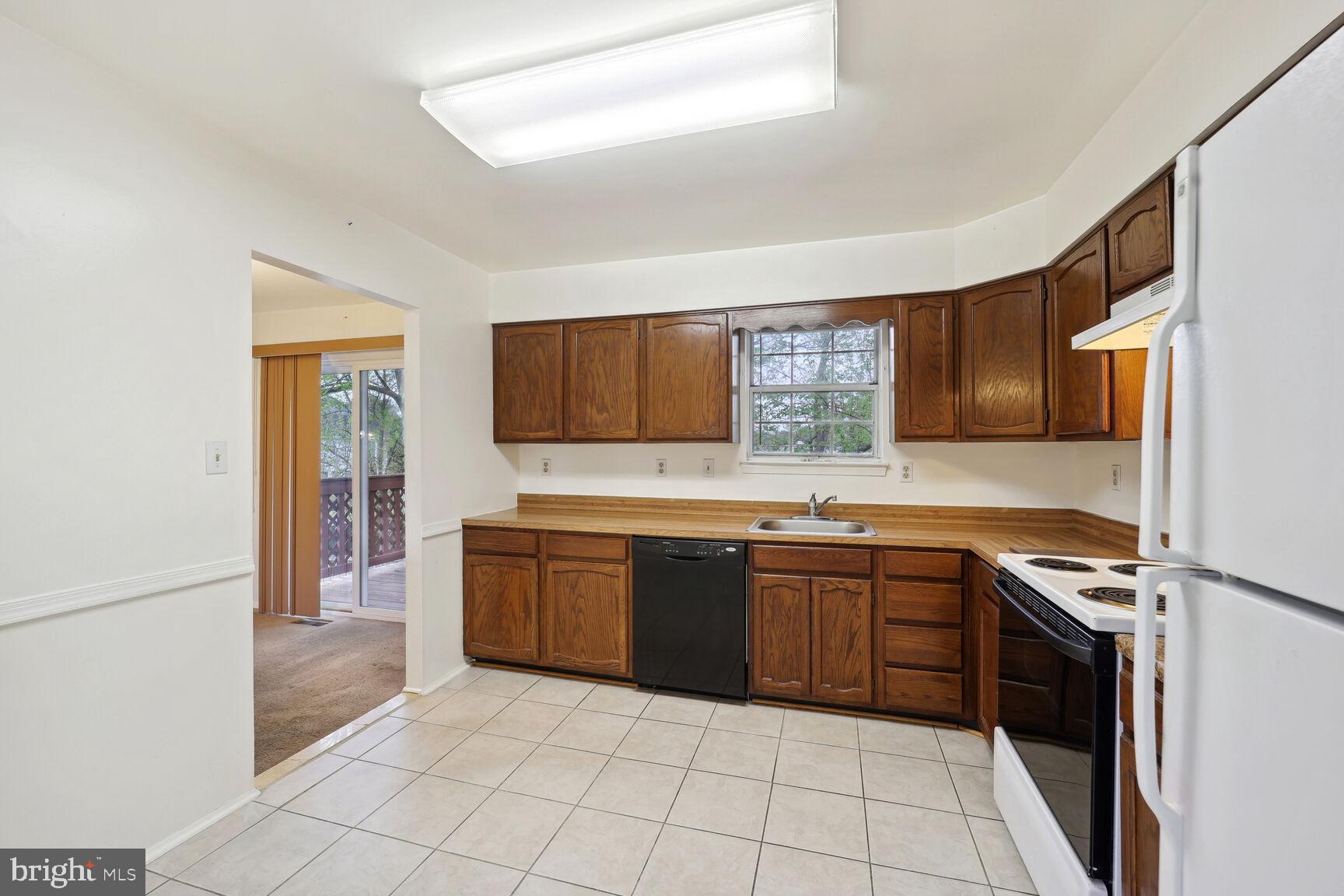 8105 Johnsam Road Clinton, MD 20735 - Photo 10 of 22 Kitchen
