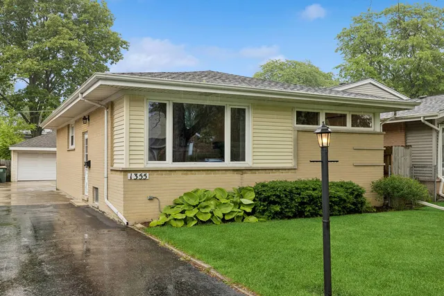 $425,000 | 1355 South Highland Avenue, Arlington Heights, IL 60005