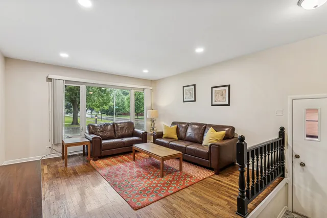 $425,000 | 1355 South Highland Avenue, Arlington Heights, IL 60005