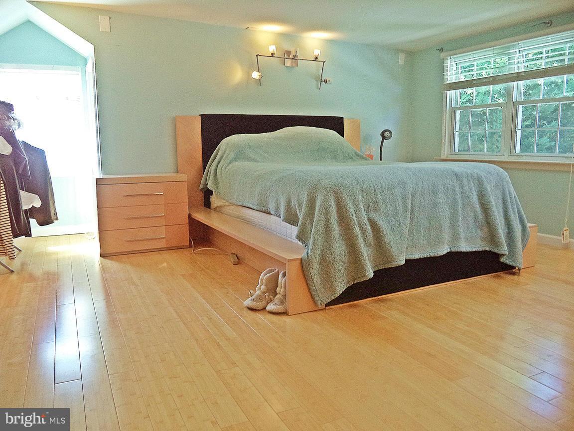 12714 Holdridge Road Silver Spring, MD 20906 - Photo 15 of 30 Master-Suite BAMBOO Floorings !Oh SOO NICE !