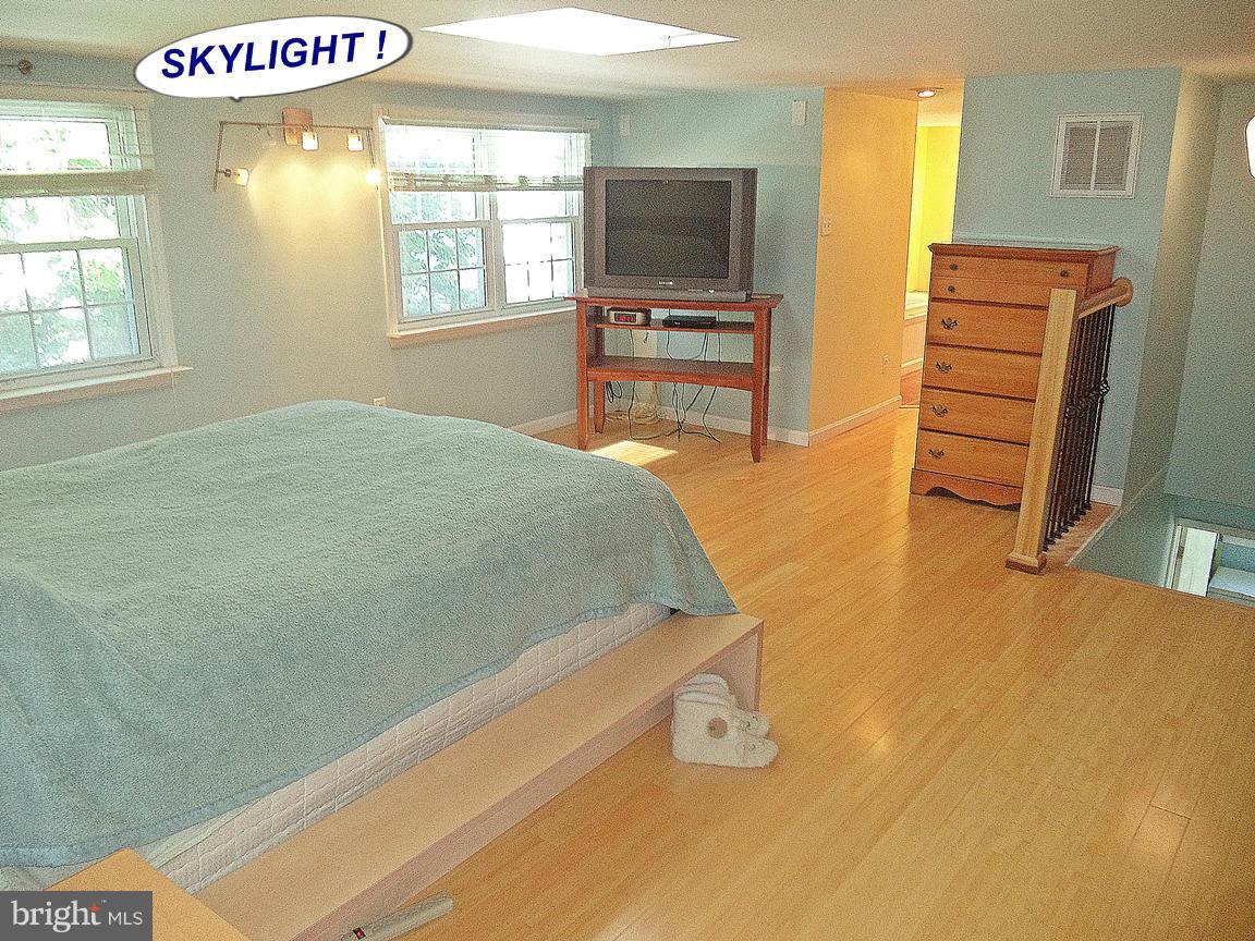 12714 Holdridge Road Silver Spring, MD 20906 - Photo 16 of 30 Master-Suite BAMBOO Floorings !Oh SOO NICE !