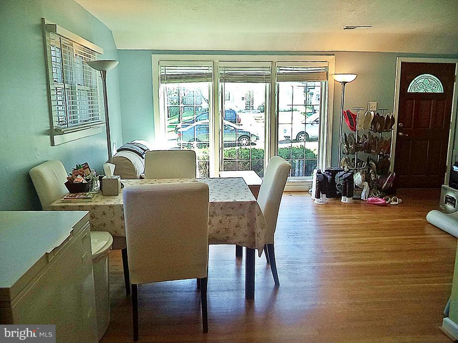 12714 Holdridge Road Silver Spring, MD 20906 - Photo 5 of 30 Light-Filled LIVING...minutes to METRO !