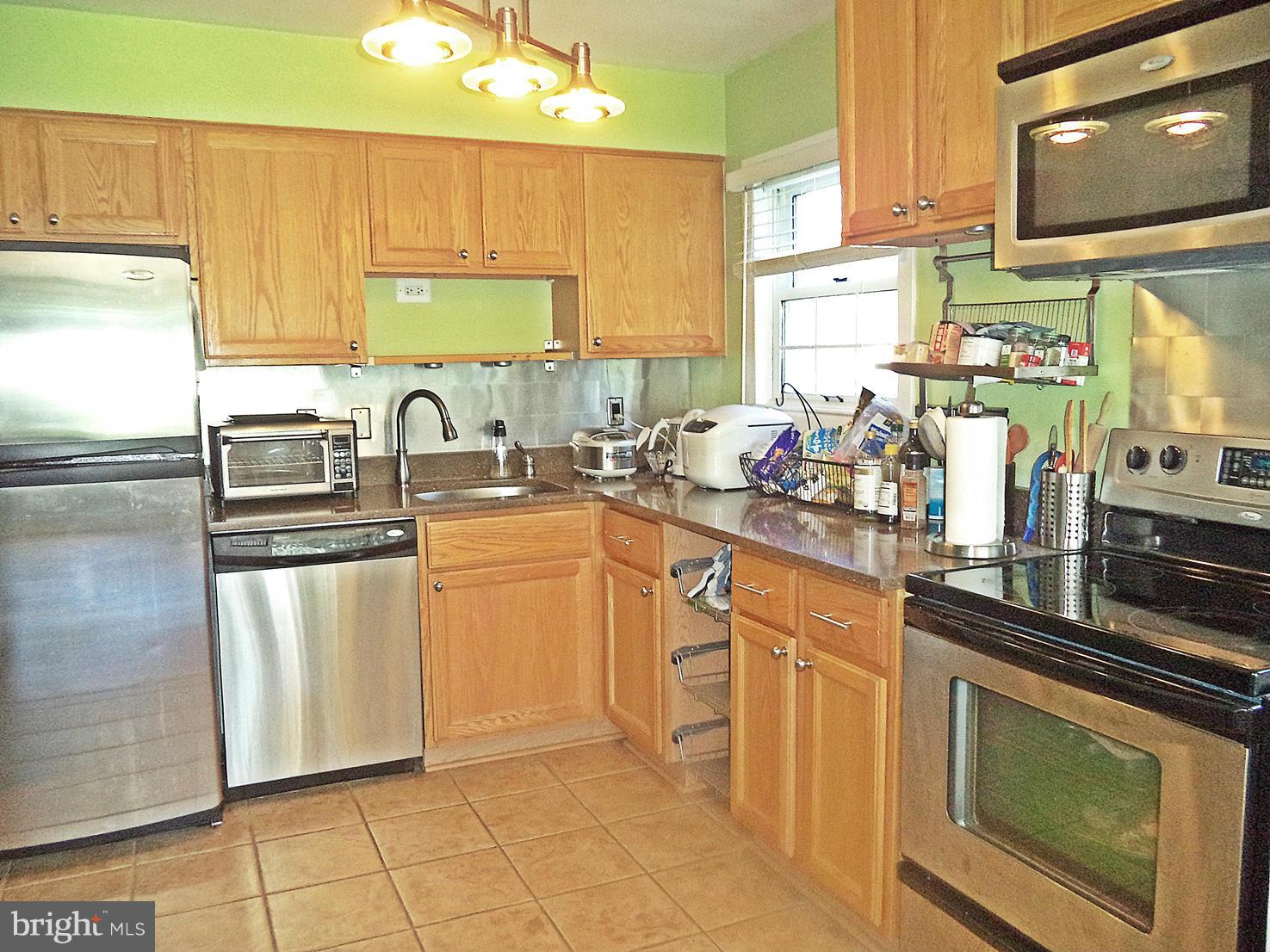 12714 Holdridge Road Silver Spring, MD 20906 - Photo 6 of 30 GORGEOUS Granites, STAINLESS !, CERAMICS TOO !