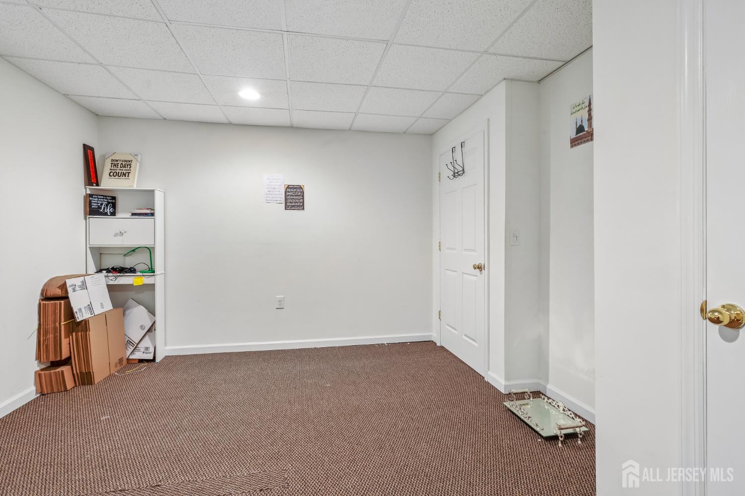 489 Plainfield Road Edison, NJ 08820 - Photo 29 of 39 a view of room and window