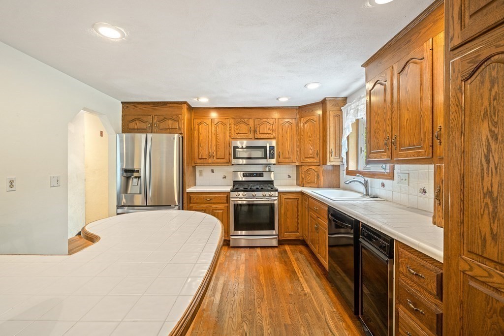 20 Edwards Road Foxboro, MA 02035 - Photo 5 of 38 Gallery Image 5