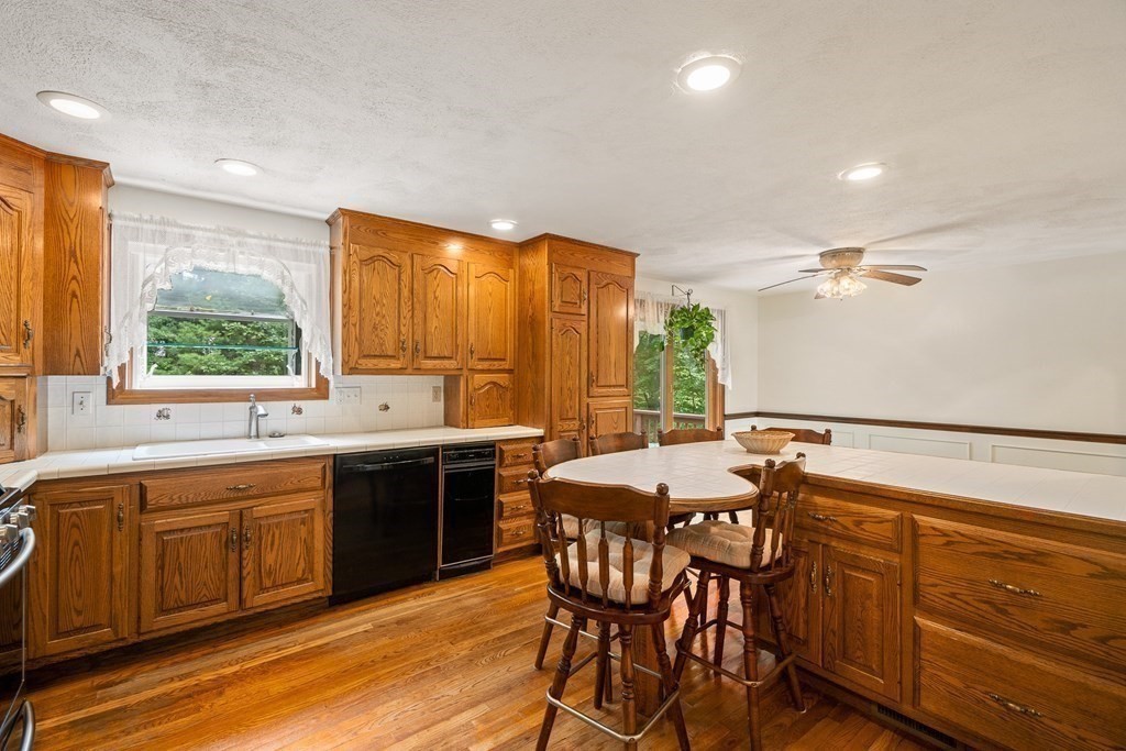 20 Edwards Road Foxboro, MA 02035 - Photo 6 of 38 Gallery Image 6
