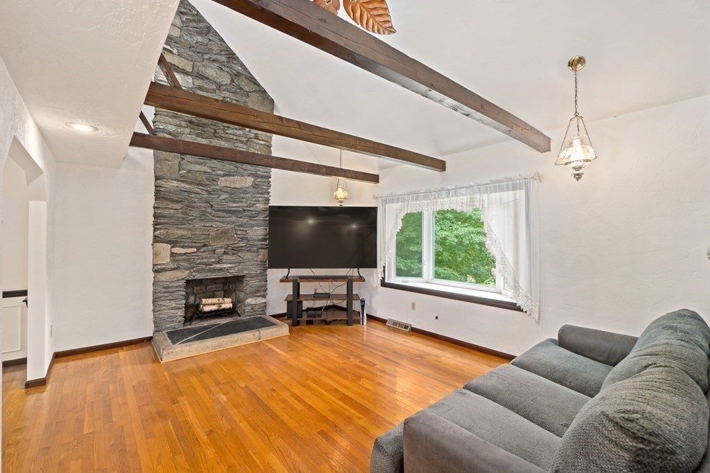 20 Edwards Road Foxboro, MA 02035 - Photo 9 of 38 Gallery Image 9