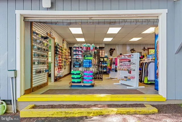 $1,020,000 | 440 Mountainwoods Drive, Lake Harmony, PA 18624