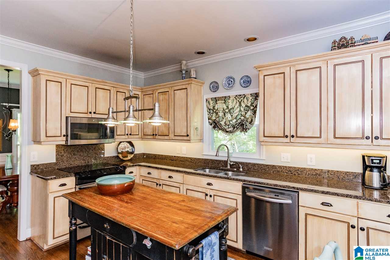 826 Boulder Ridge Circle Birmingham, AL 35244 - Photo 7 of 44