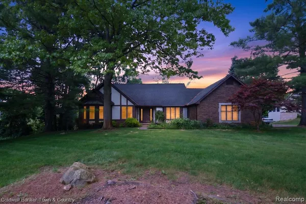 $325,000 | 6656 Snowshoe Lane, Brighton, MI 48116
